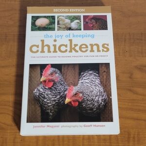 💚 The Joy of Keeping Chickens: Ultimate Guide to Raising‎ Poultry for Fun